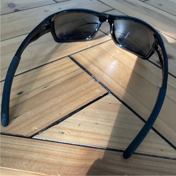 OAKLEYCanteen Men's Polarized Black
Wrap Sunglasses. Used.
009225-01-60 - Picture 11 of 12